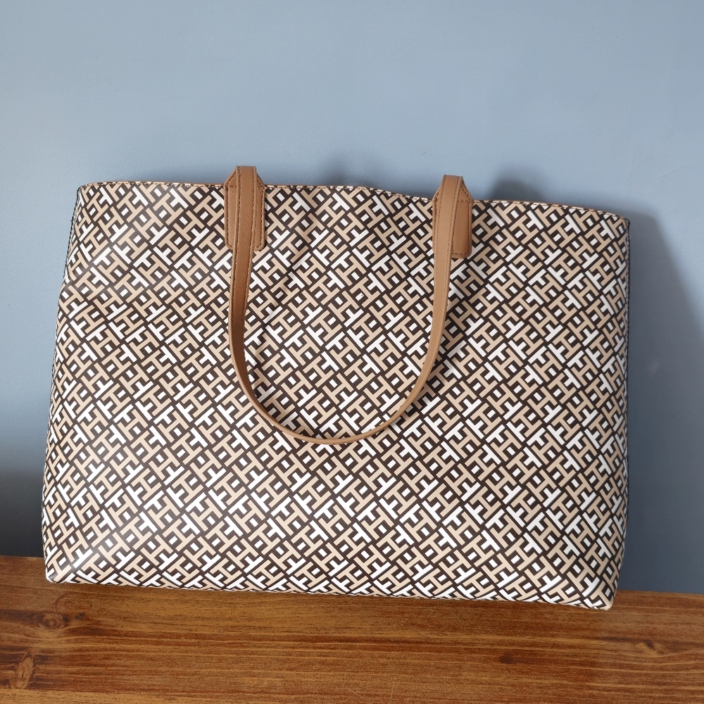 Tommy Hilfiger Tote